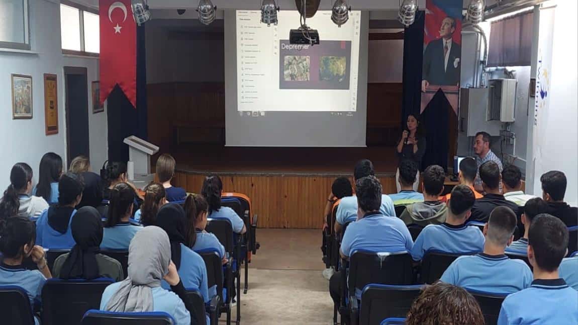 OKULUMUZDA DEPREM BİLGİLENDİRME ÇALIŞMASI YAPILDI.